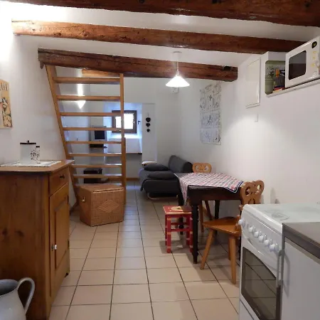 Apartment Vintage In With Terrace *
